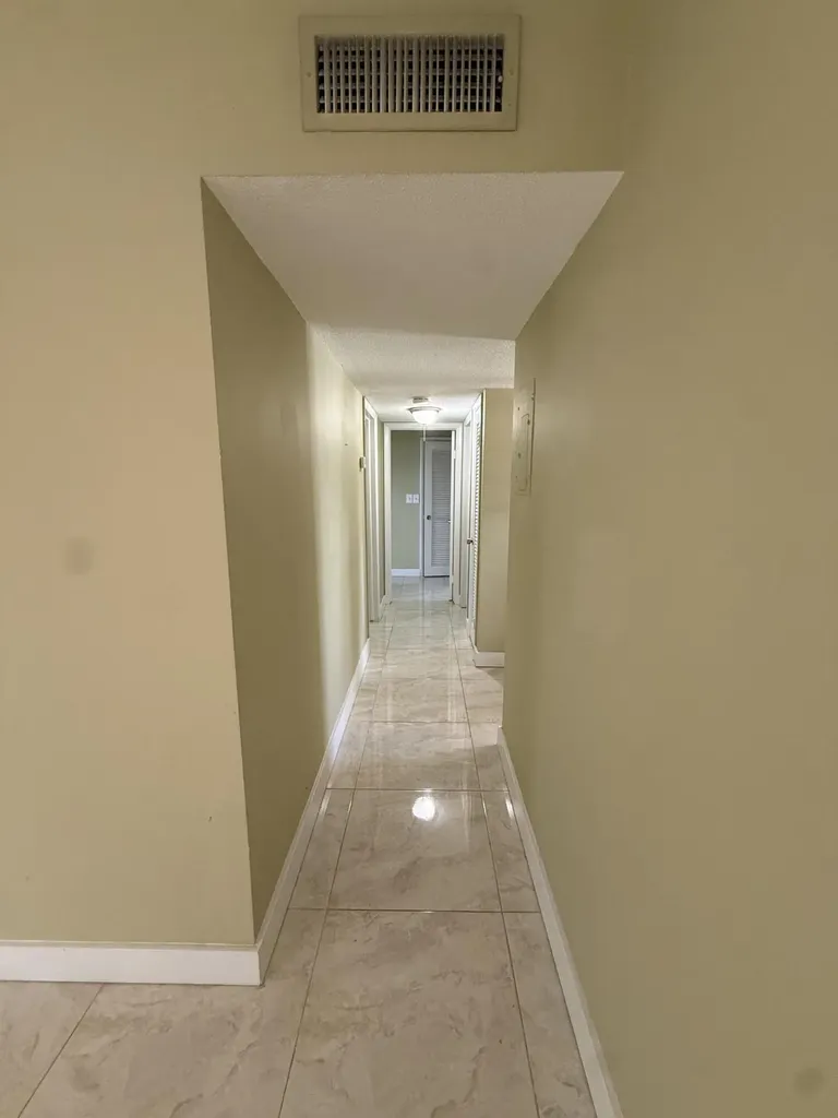 22 Golfs Edge West Palm Beach FL 33417