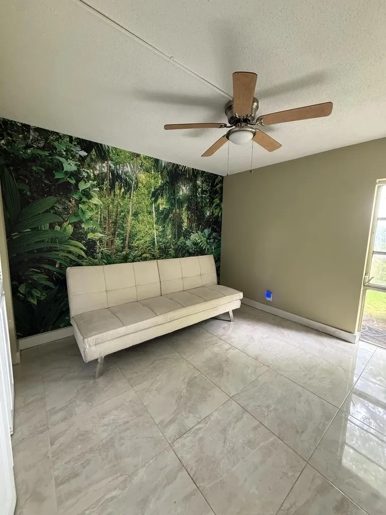22 Golfs Edge West Palm Beach FL 33417