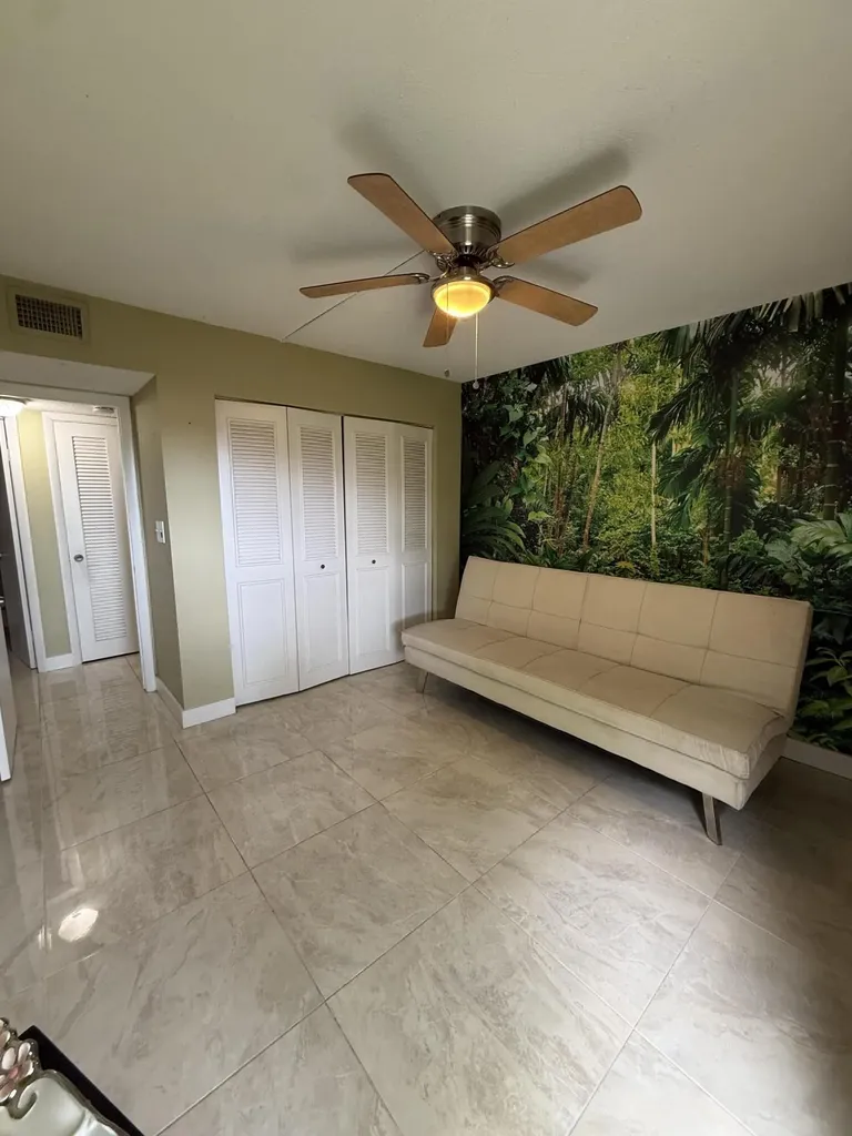 22 Golfs Edge West Palm Beach FL 33417