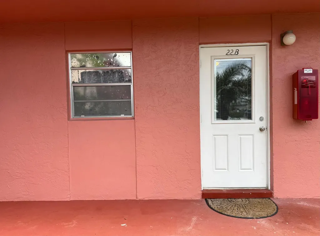 22 Golfs Edge West Palm Beach FL 33417