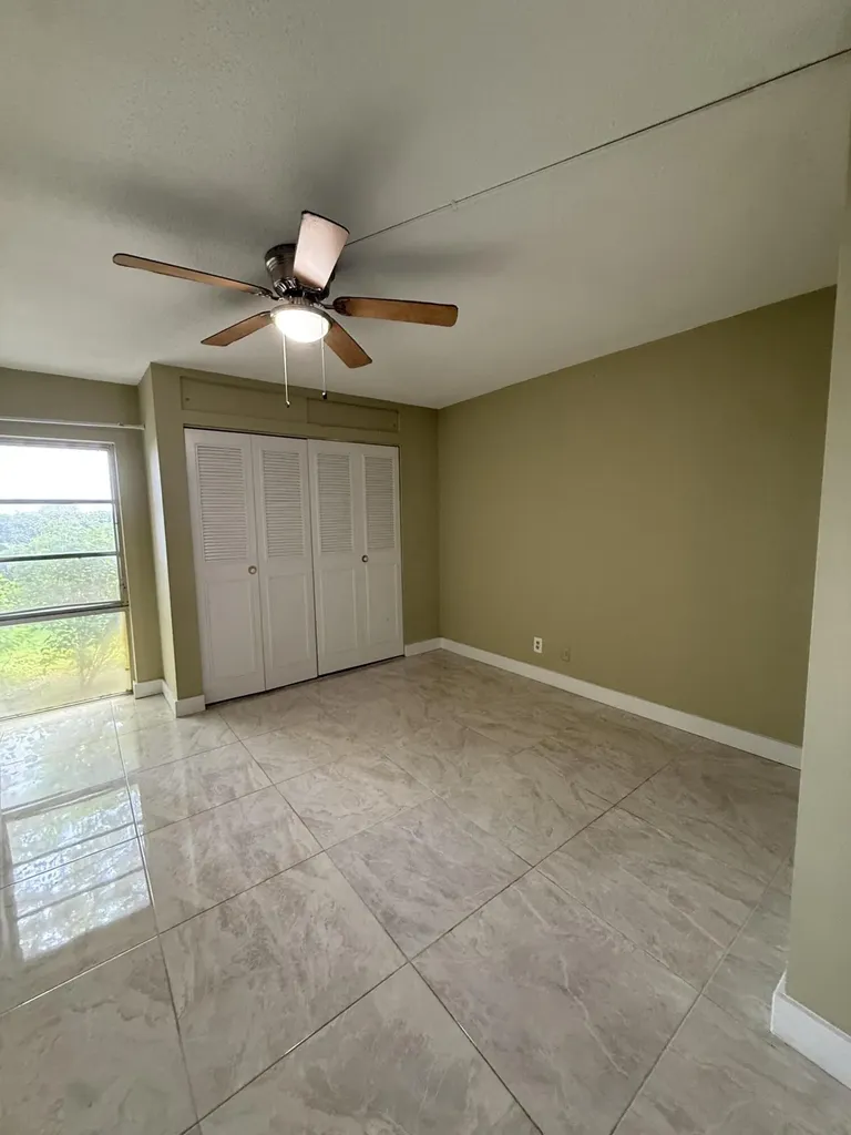 22 Golfs Edge West Palm Beach FL 33417