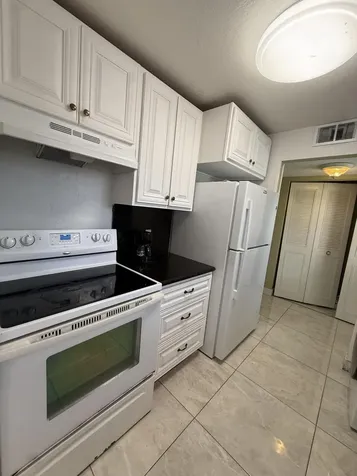 22 Golfs Edge West Palm Beach FL 33417