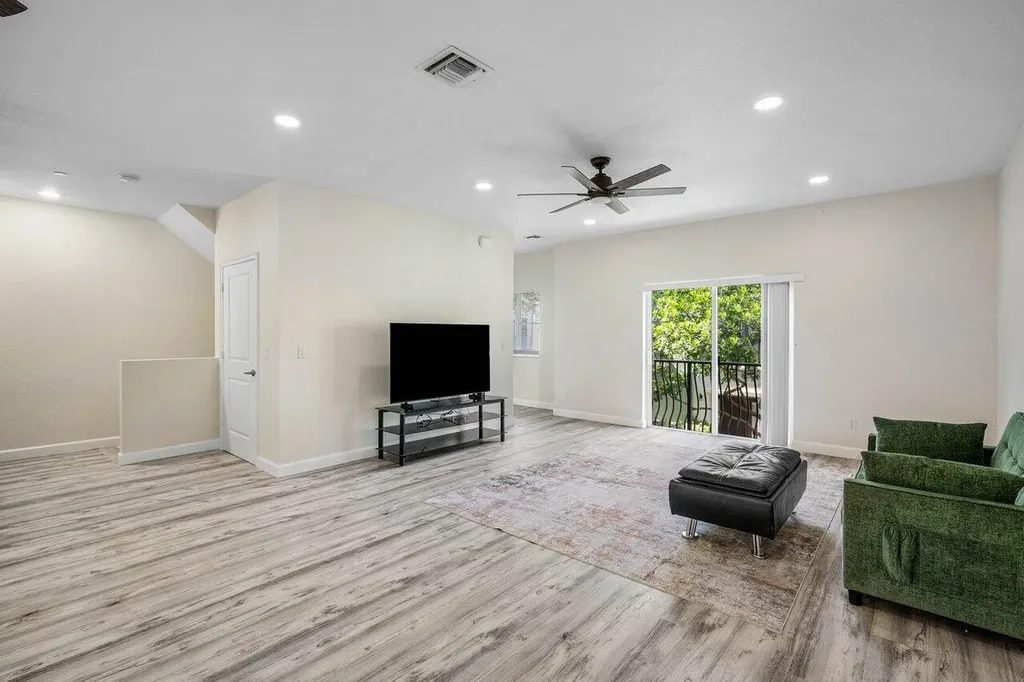 48 NW Hawthorne Place Boca Raton FL 33432