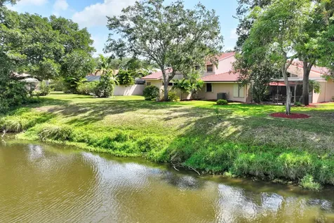 627 Hollows Circle Deerfield Beach FL 33442