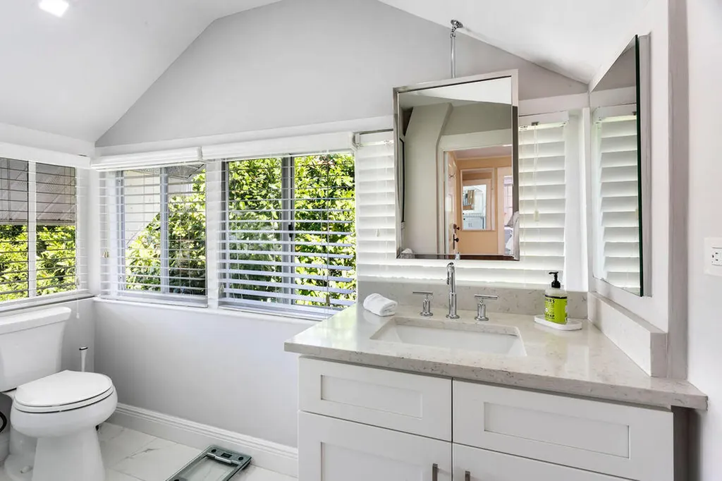 141 Australian Avenue Palm Beach FL 33480