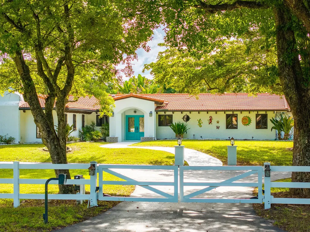 4950 Thoroughbred Lane Southwest Ranches FL 33330
