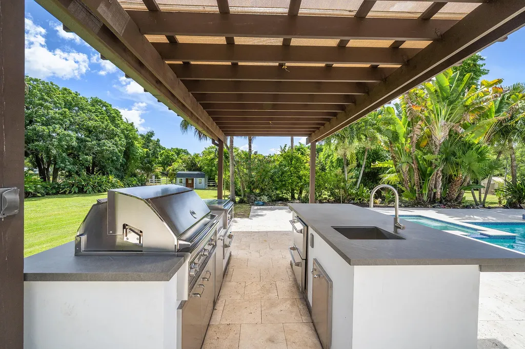 4950 Thoroughbred Lane Southwest Ranches FL 33330