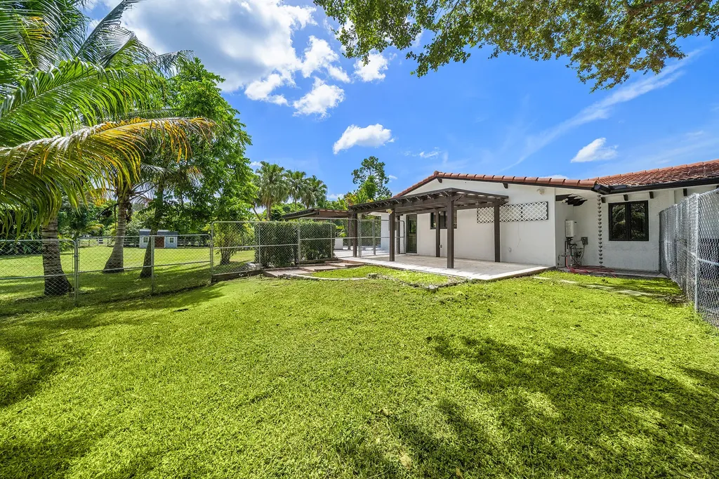 4950 Thoroughbred Lane Southwest Ranches FL 33330