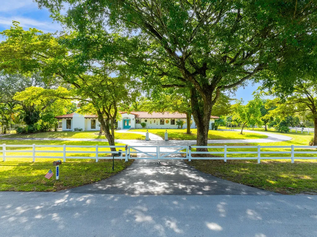 4950 Thoroughbred Lane Southwest Ranches FL 33330