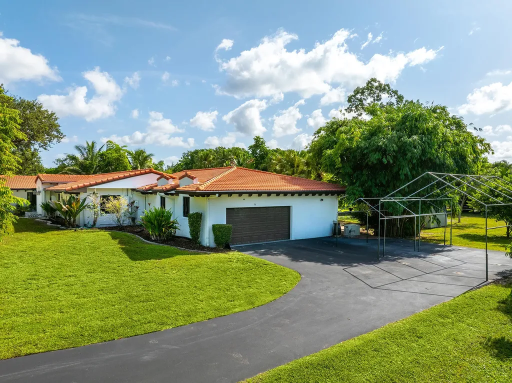 4950 Thoroughbred Lane Southwest Ranches FL 33330
