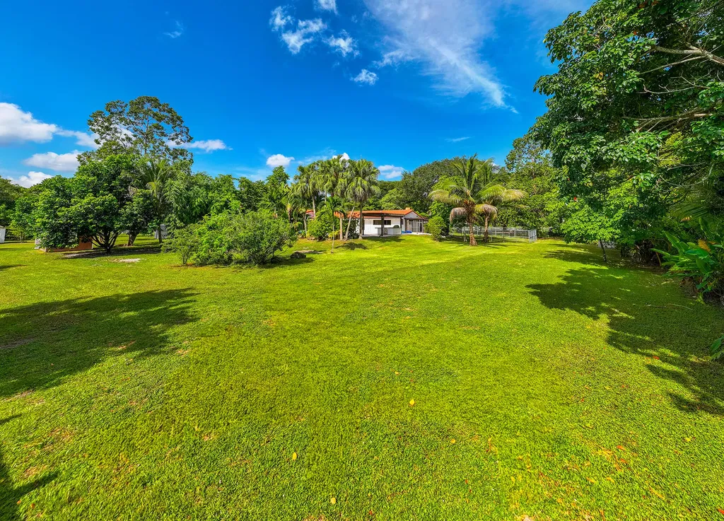 4950 Thoroughbred Lane Southwest Ranches FL 33330