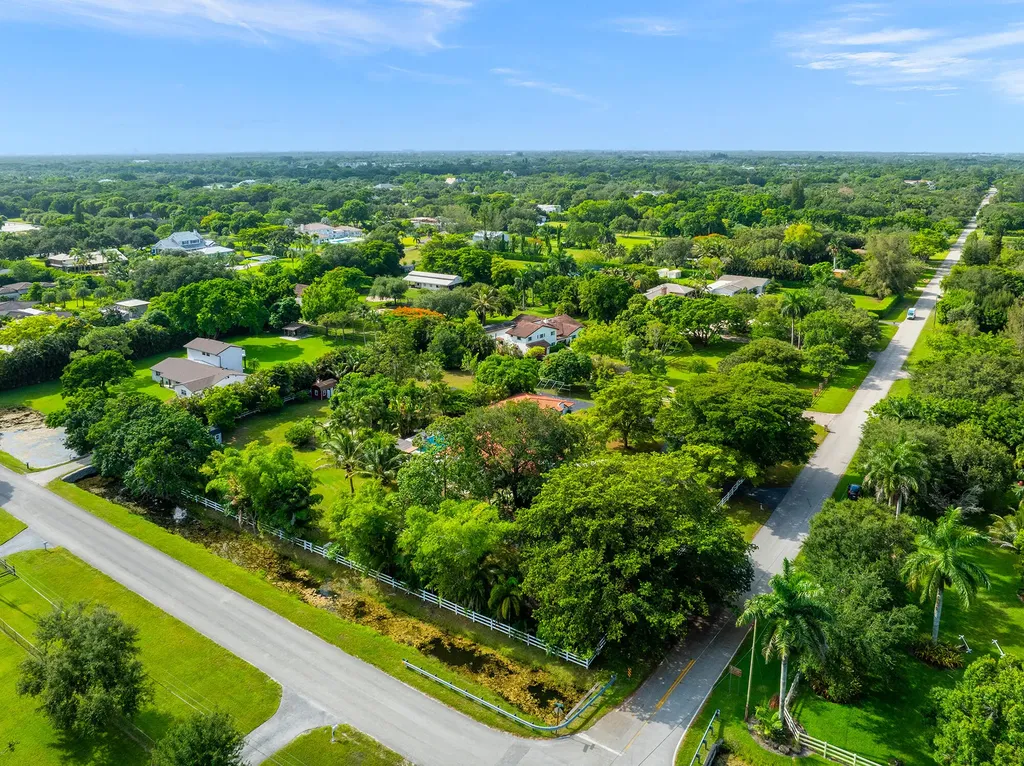 4950 Thoroughbred Lane Southwest Ranches FL 33330