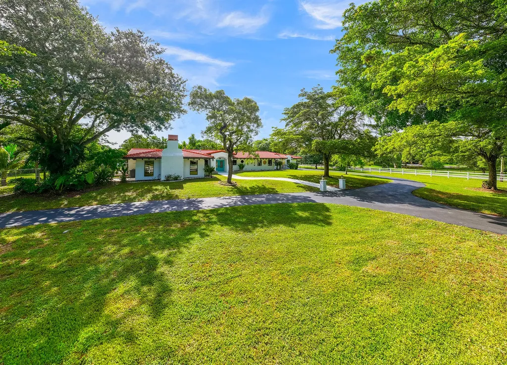 4950 Thoroughbred Lane Southwest Ranches FL 33330