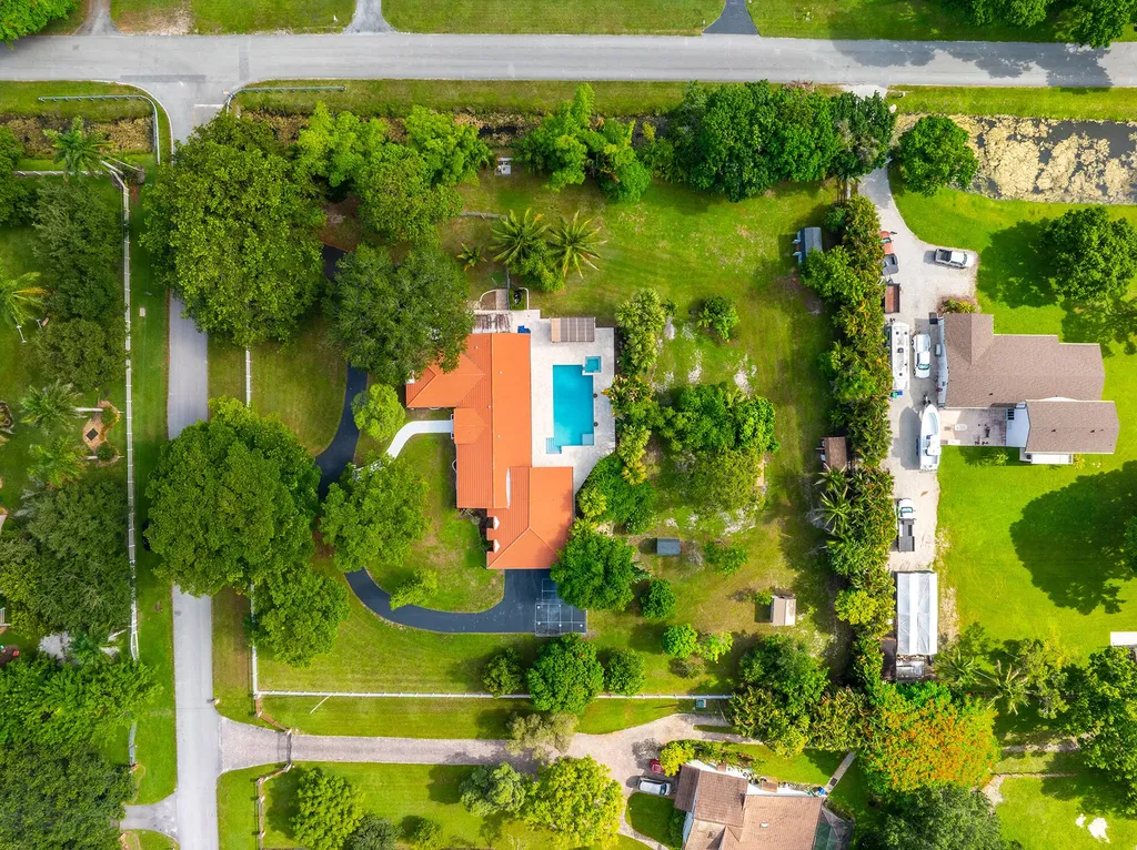 4950 Thoroughbred Lane Southwest Ranches FL 33330