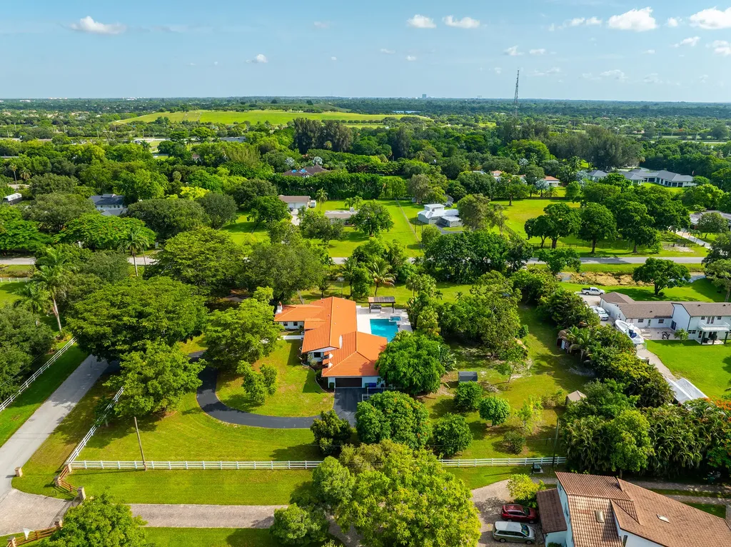 4950 Thoroughbred Lane Southwest Ranches FL 33330