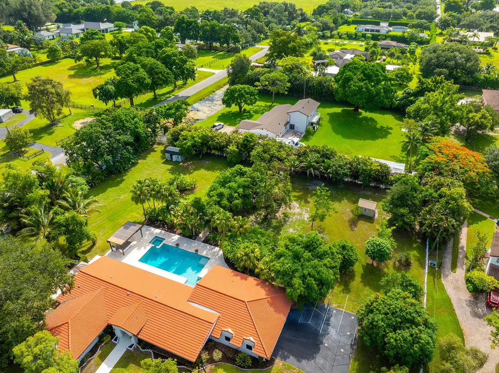 4950 Thoroughbred Lane Southwest Ranches FL 33330