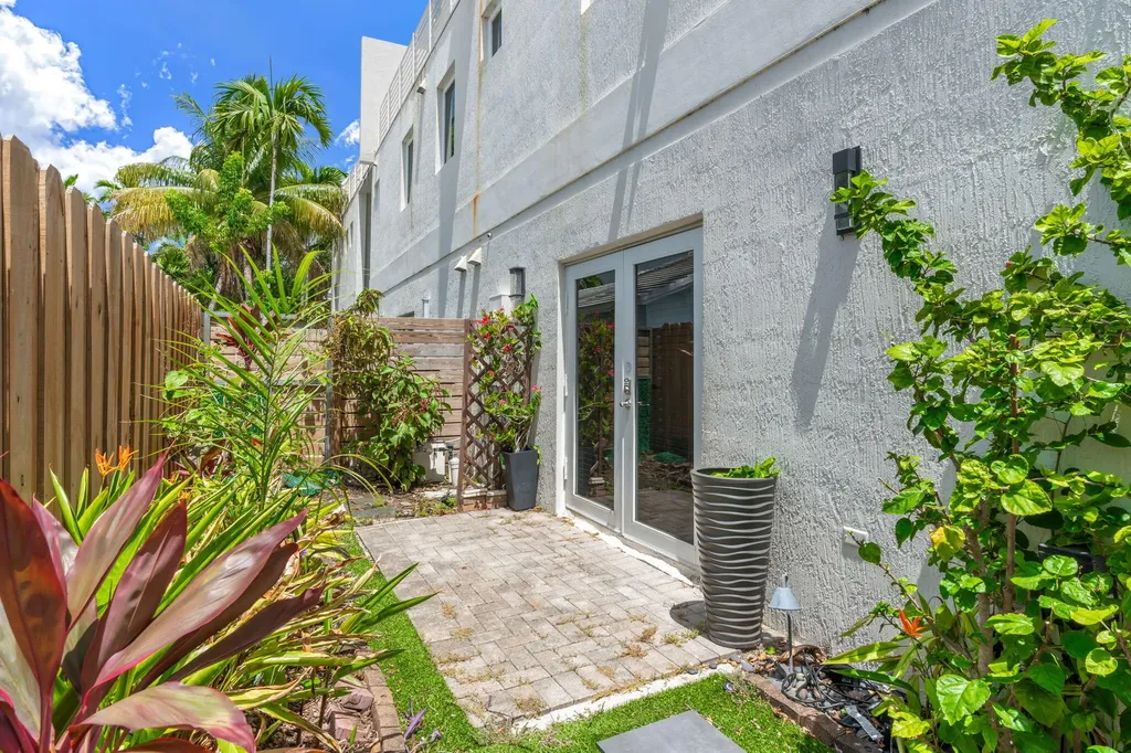 622 NE 10th Avenue Fort Lauderdale FL 33304