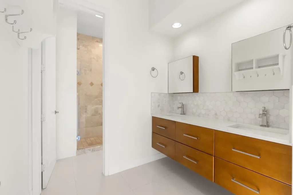 622 NE 10th Avenue Fort Lauderdale FL 33304