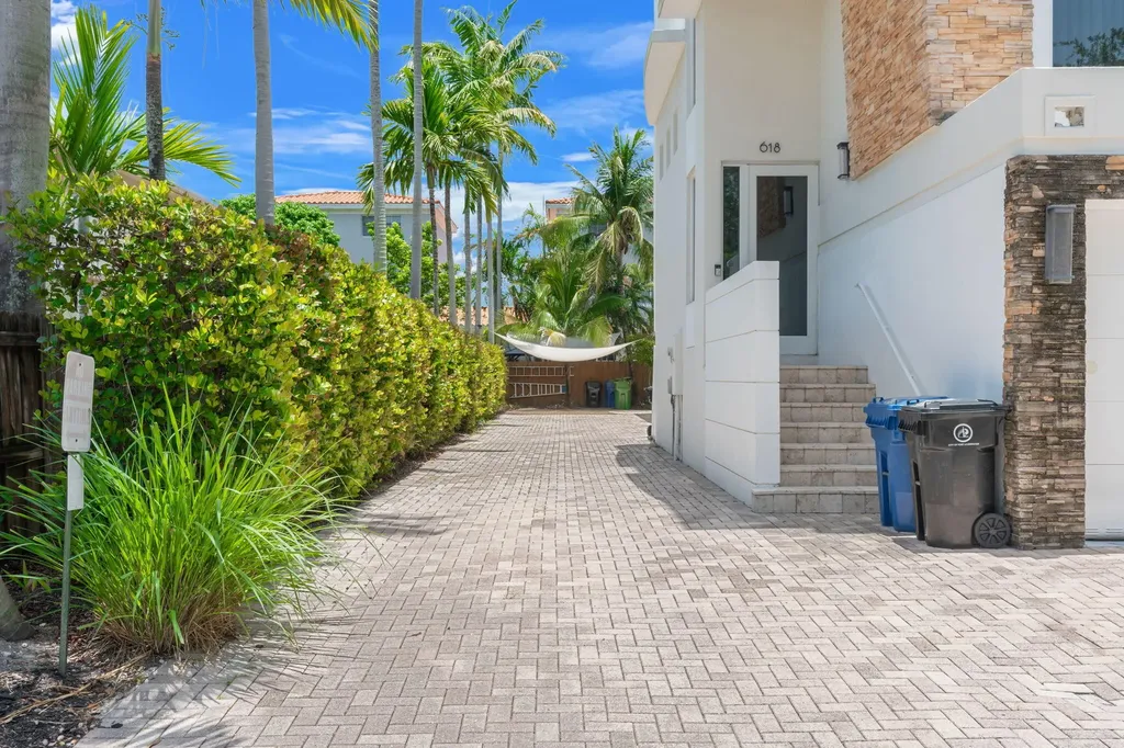 622 NE 10th Avenue Fort Lauderdale FL 33304