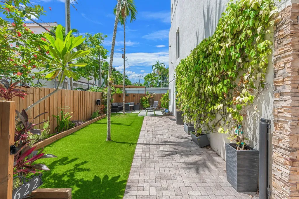 622 NE 10th Avenue Fort Lauderdale FL 33304