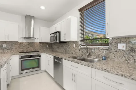 622 NE 10th Avenue Fort Lauderdale FL 33304