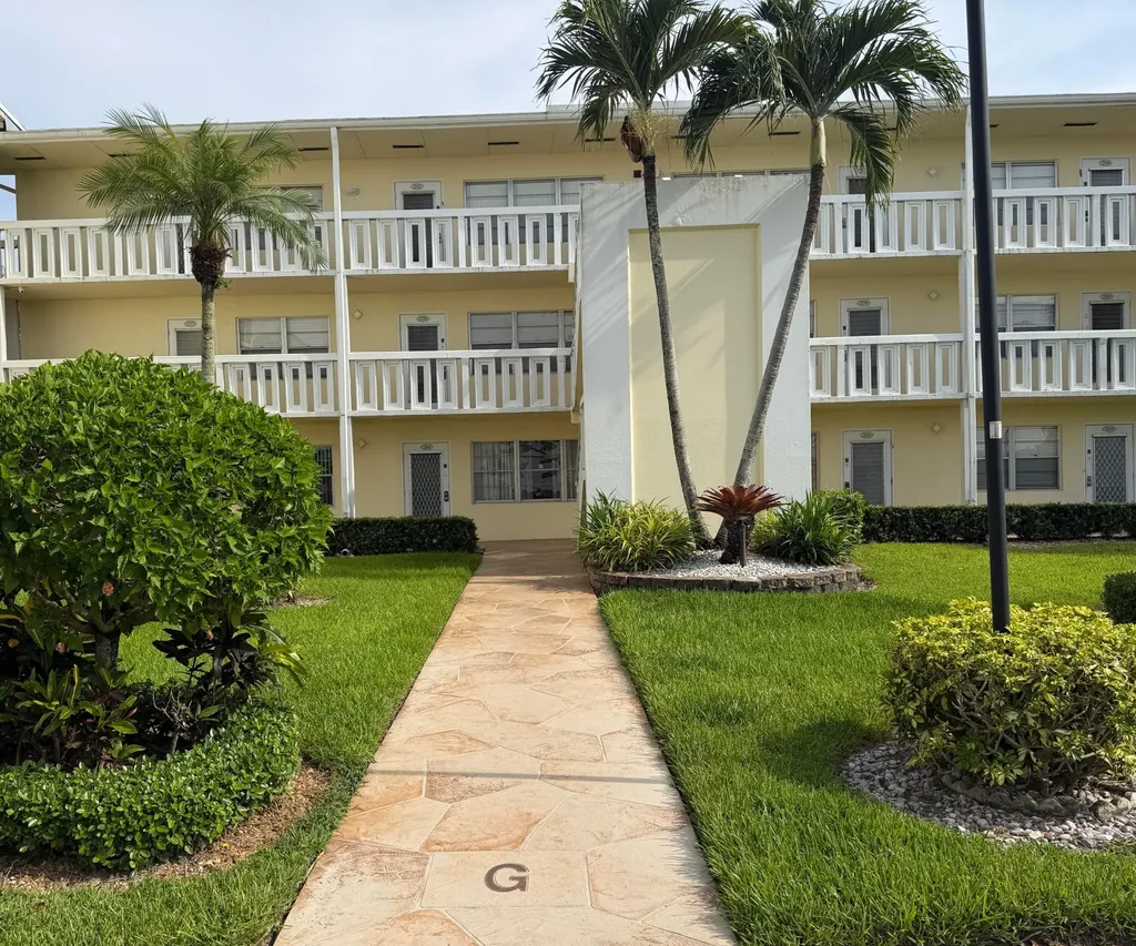 278 Dorset G Boca Raton FL 33434