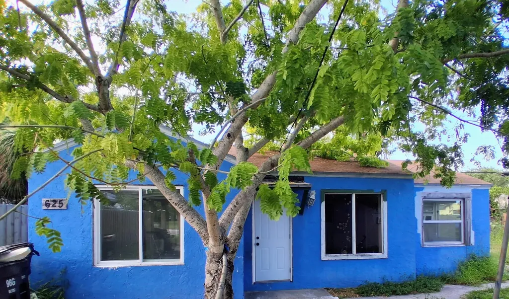 623 45th Street West Palm Beach FL 33407