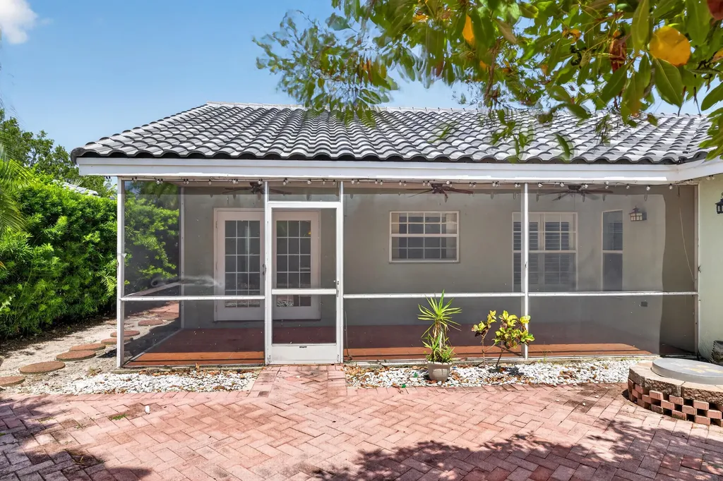 4481 NW 20th Avenue Oakland Park FL 33309