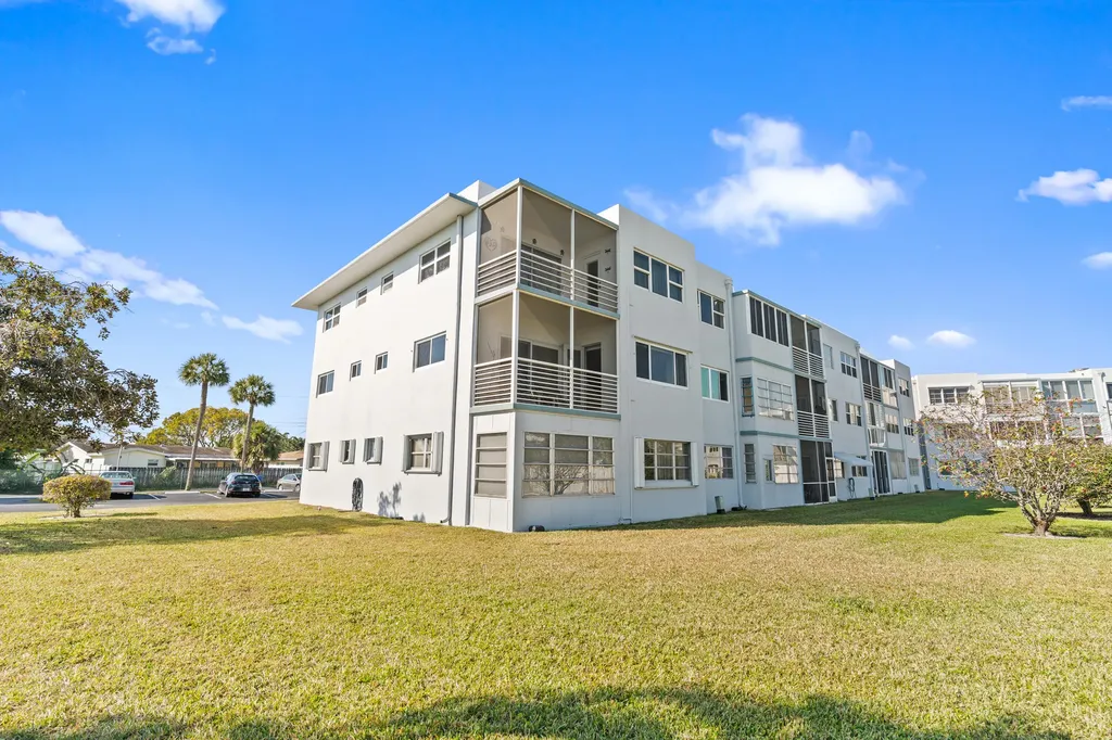 2223 Park Lane Hollywood FL 33021