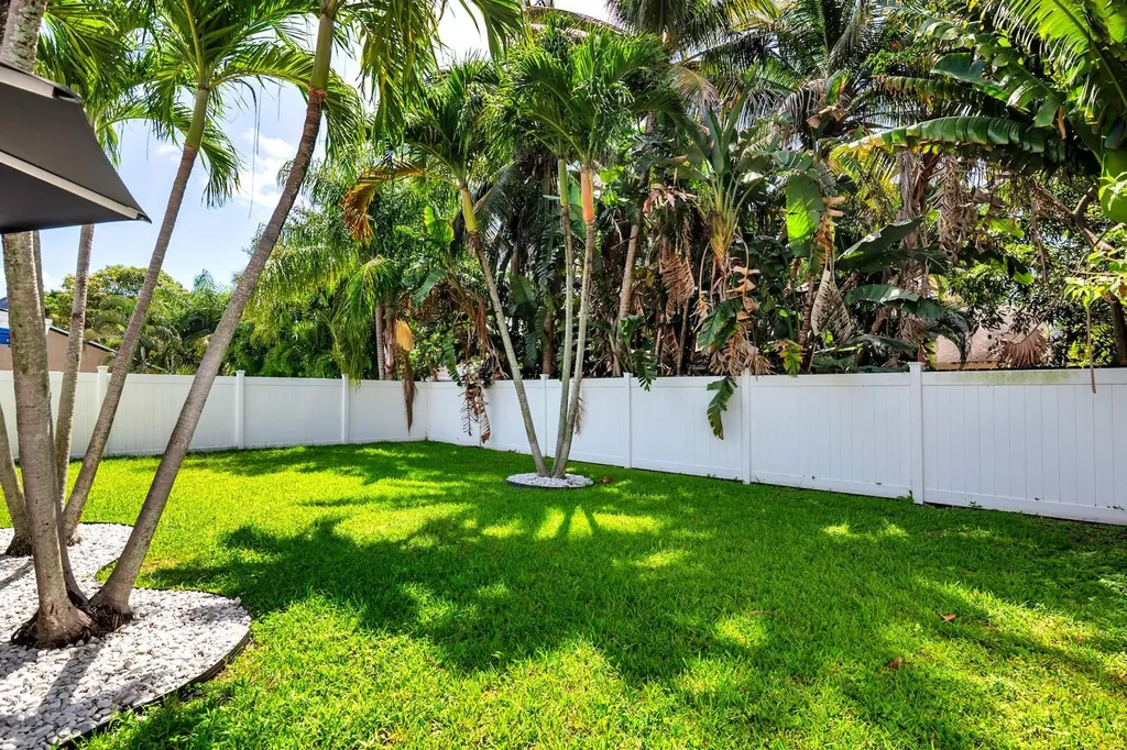 2474 Douglas Avenue Delray Beach FL 33444