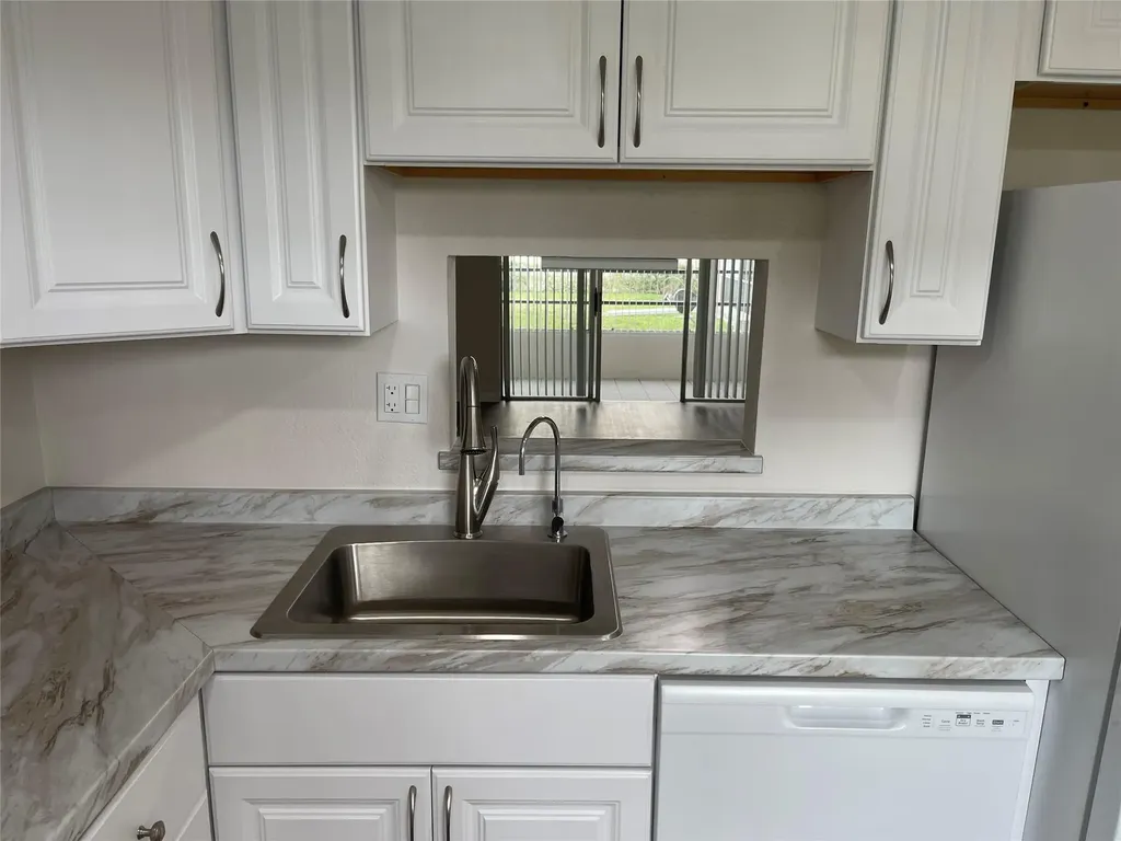 3099 NW 48th Avenue Lauderdale Lakes FL 33313