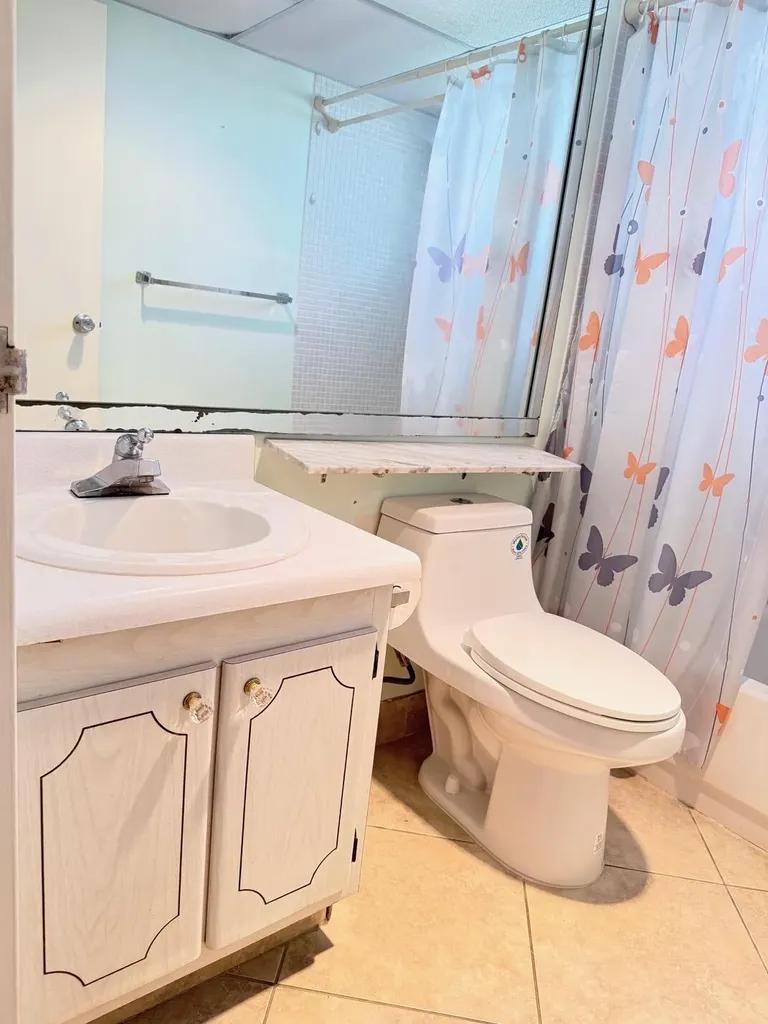 276 Saxony F Delray Beach FL 33446