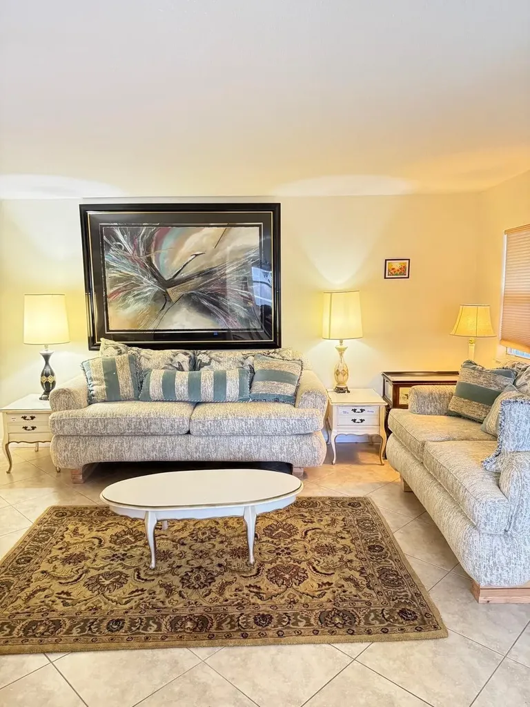 276 Saxony F Delray Beach FL 33446