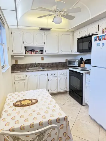 276 Saxony F Delray Beach FL 33446