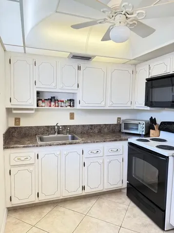 276 Saxony F Delray Beach FL 33446