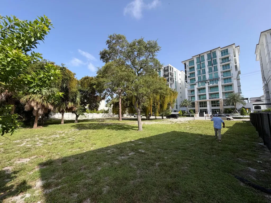 450-468 E Royal Palm Road Boca Raton FL
