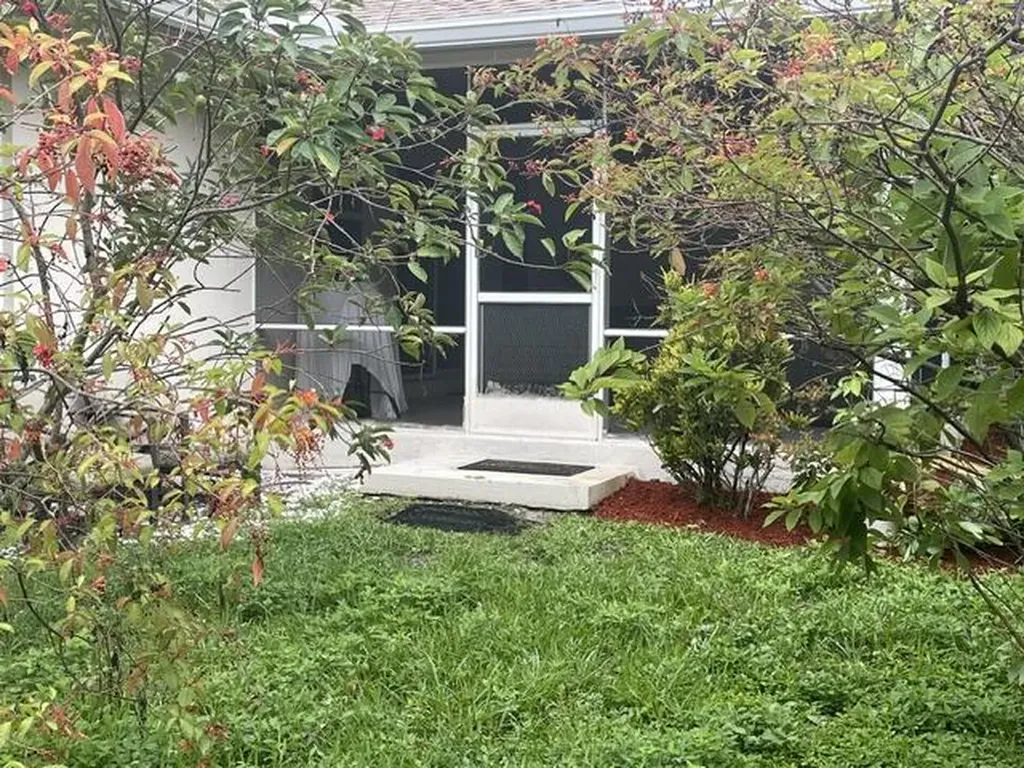 821 SW 13th Court Pompano Beach FL 33060