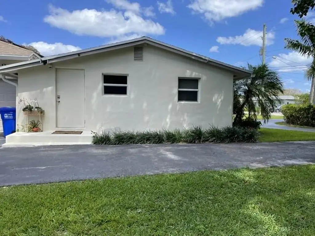 821 SW 13th Court Pompano Beach FL 33060