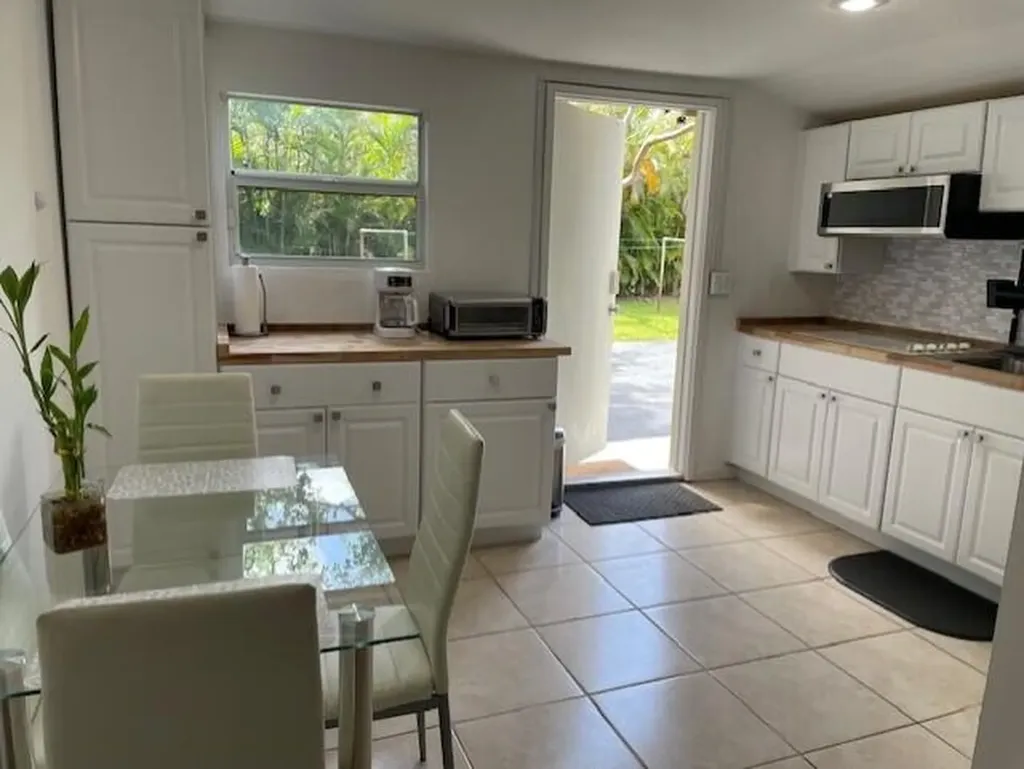 821 SW 13th Court Pompano Beach FL 33060