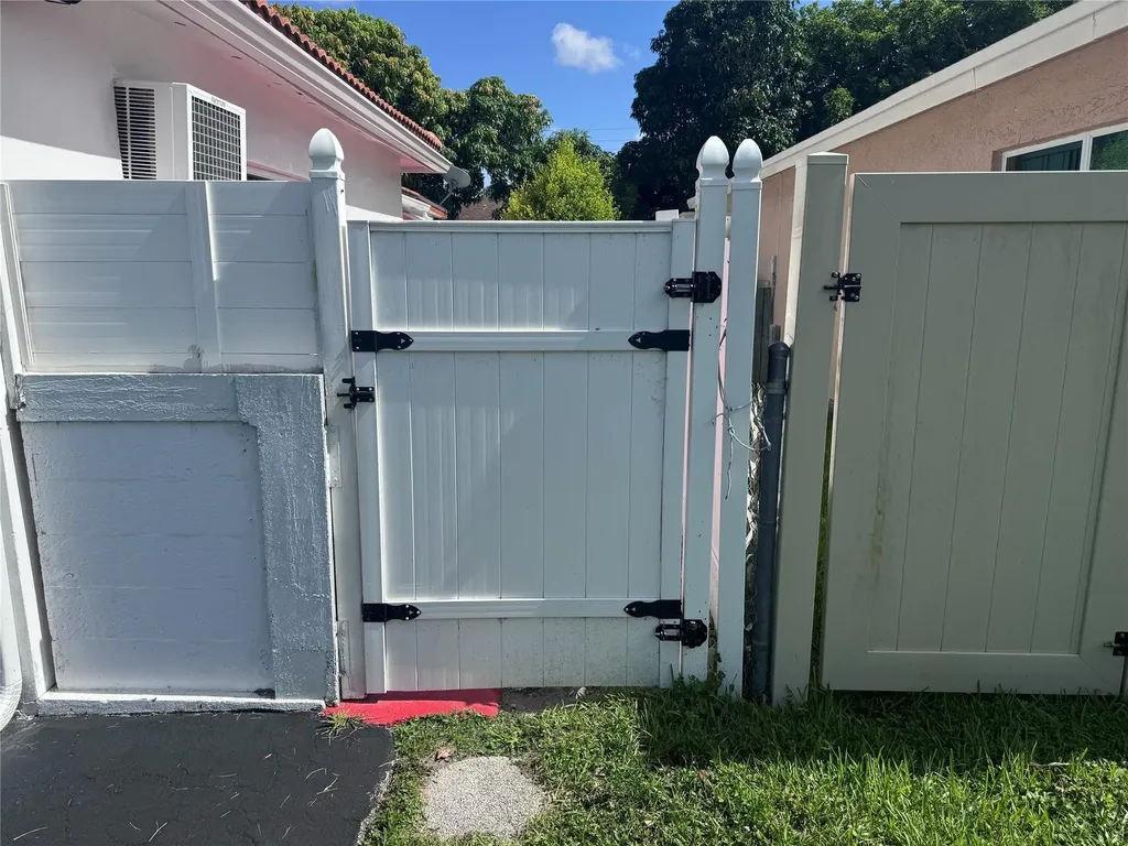 4210 NW 43rd Street Lauderdale Lakes FL 33319