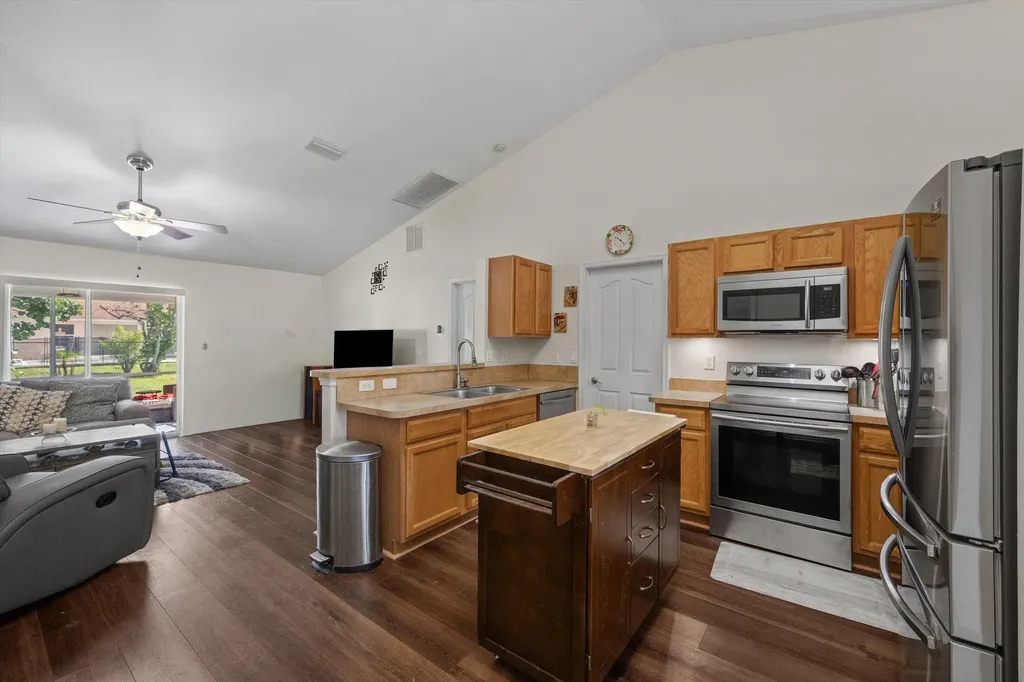 1237 SW Granville Avenue Port St Lucie FL 34953