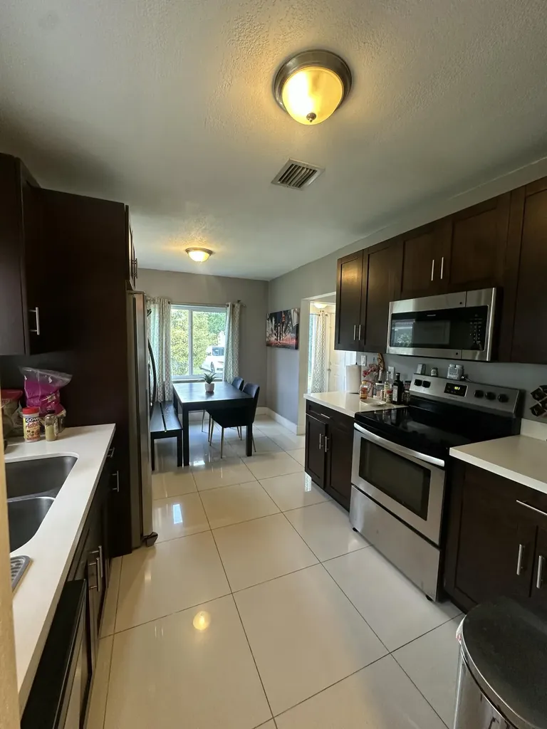 11150 Peachtree Drive Miami FL 33161