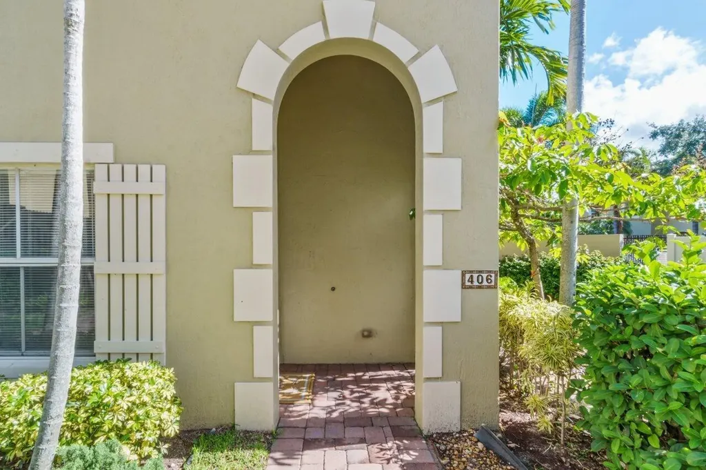 406 Lake Monterey Circle Boynton Beach FL 33426