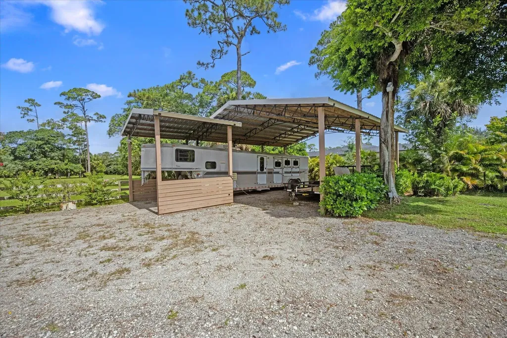 2454/2376 E Road Loxahatchee FL 33470
