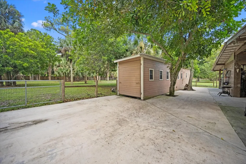 2454/2376 E Road Loxahatchee FL 33470