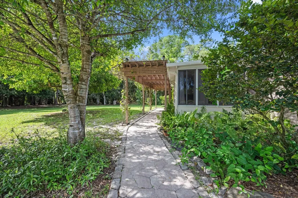 2454/2376 E Road Loxahatchee FL 33470