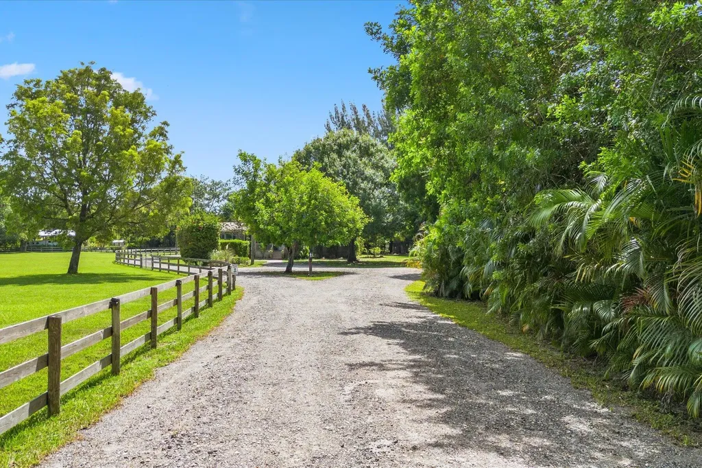 2454/2376 E Road Loxahatchee FL 33470