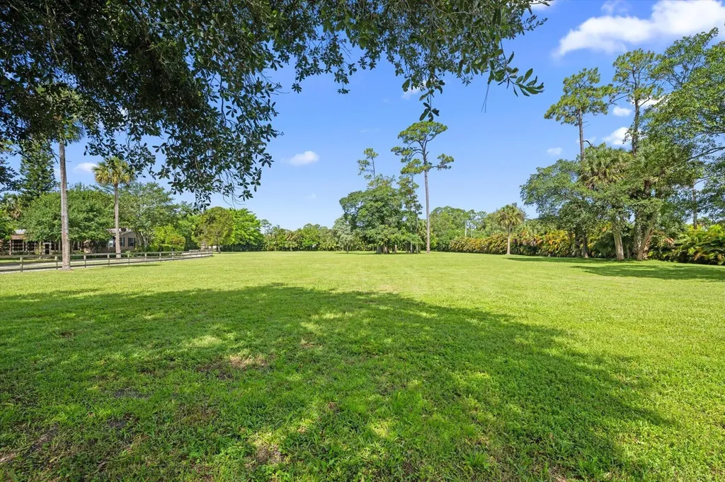 2454/2376 E Road Loxahatchee FL 33470