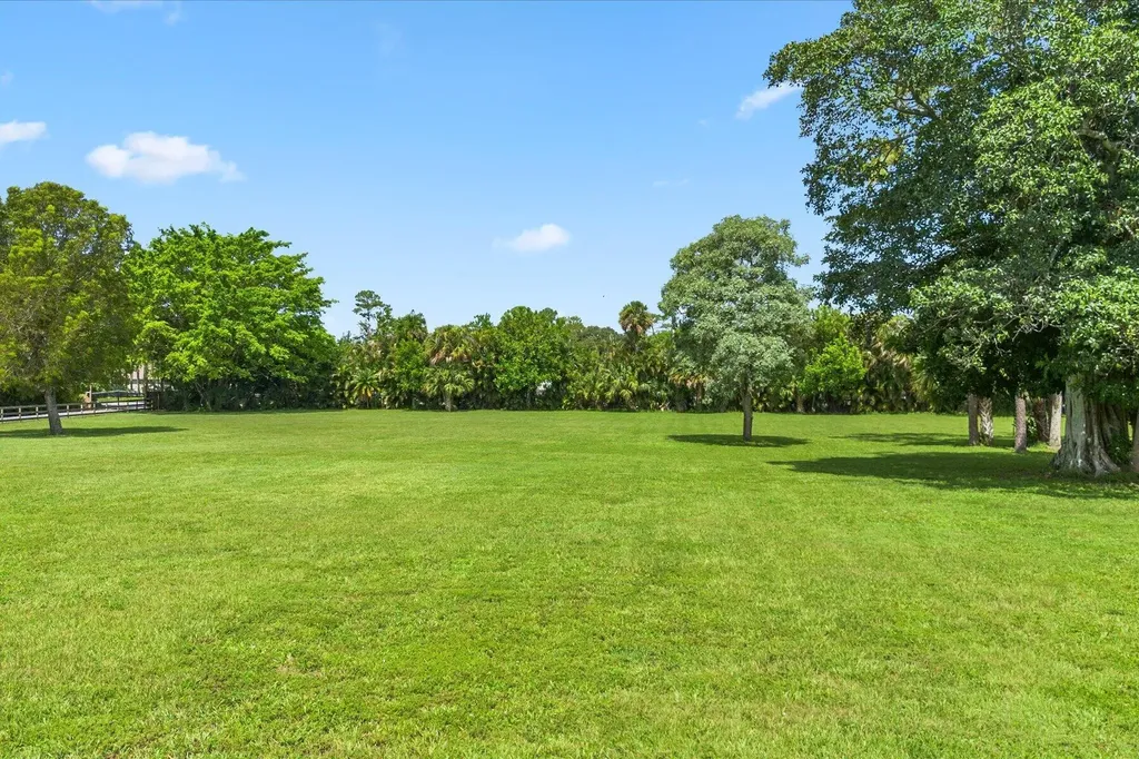 2454/2376 E Road Loxahatchee FL 33470