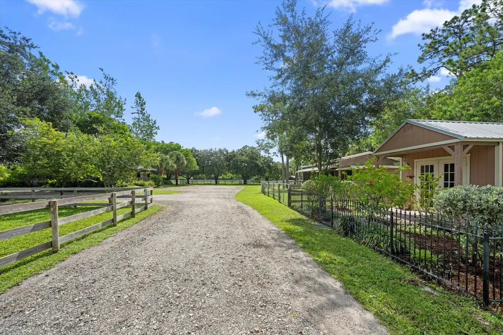 2454/2376 E Road Loxahatchee FL 33470